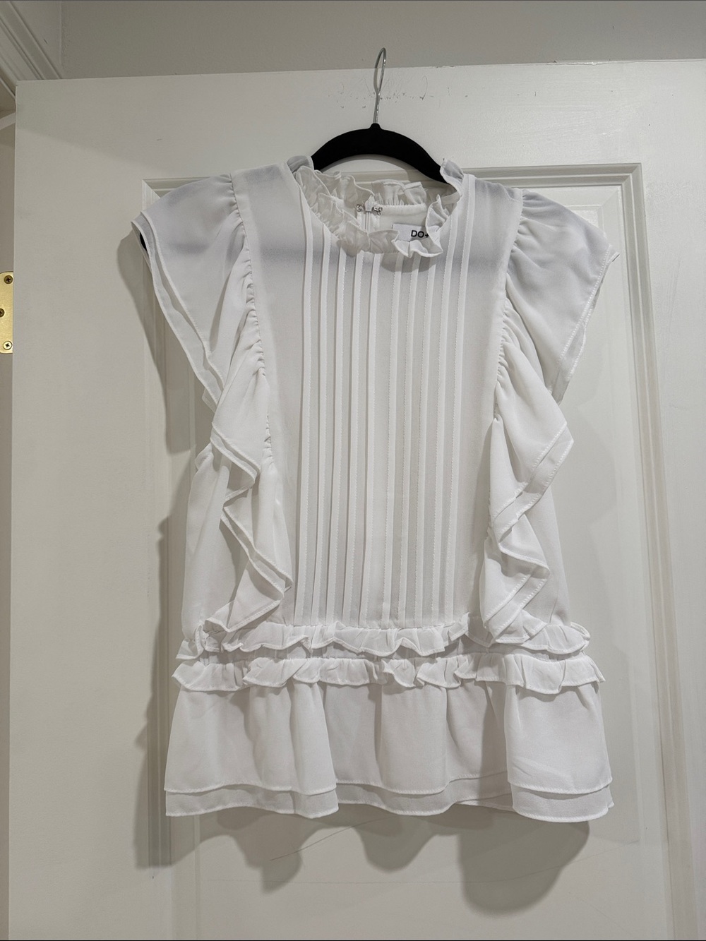 DO+BE White Ruffle Pintuck Sleeveless Blouse
